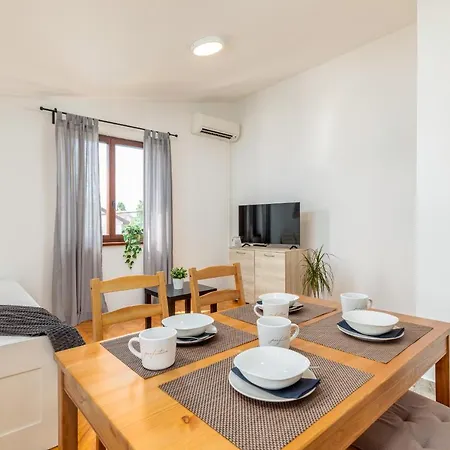Apartment Tesic Close To The Sea With Shared 4Xbicycles Fažana Exteriér fotografie