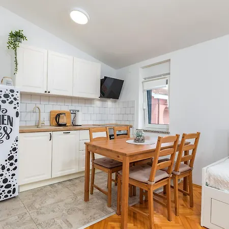 Apartment Tesic Close To The Sea With Shared 4Xbicycles Fažana Exteriér fotografie