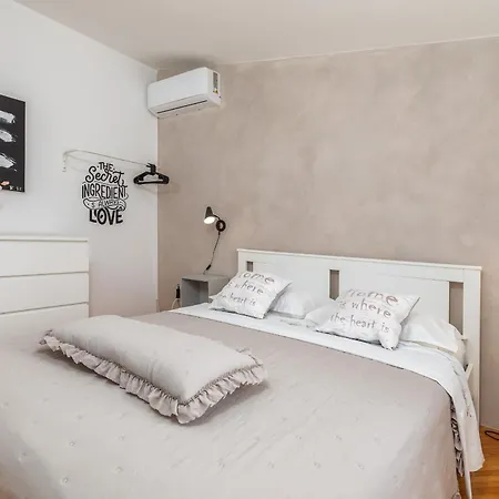 Apartment Tesic Close To The Sea With Shared 4Xbicycles Fažana Exteriér fotografie
