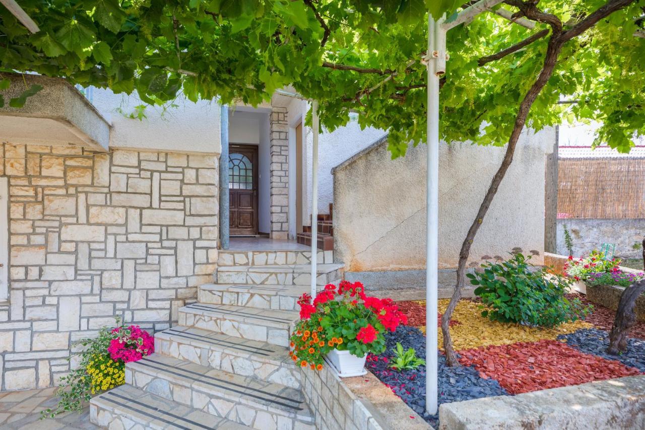 Tesic Close To The Sea With Shared 4xbicycles Apartament *